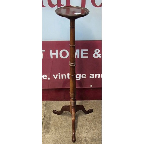 136 - A Regency style mahogany torchere