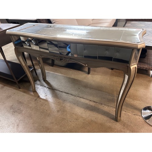 3033 - A silver mirrored console table