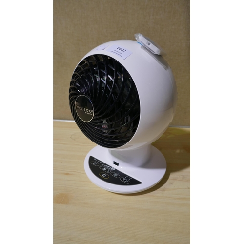 6037 - Iris Woozoo Desk Fan With Remote and box    (336-174) *This lot is subject to Vat