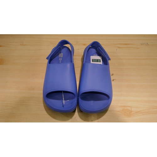 6045 - 18 x 32 degrees Cool Youth Cushion blue slides (mixed sizes) (336) *This lot is subject to Vat