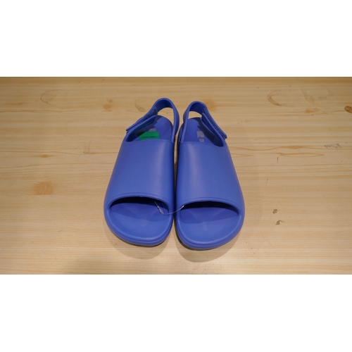 6048 - 18 x 32 degrees Cool Youth Cushion blue slides (mixed sizes) (336) *This lot is subject to Vat