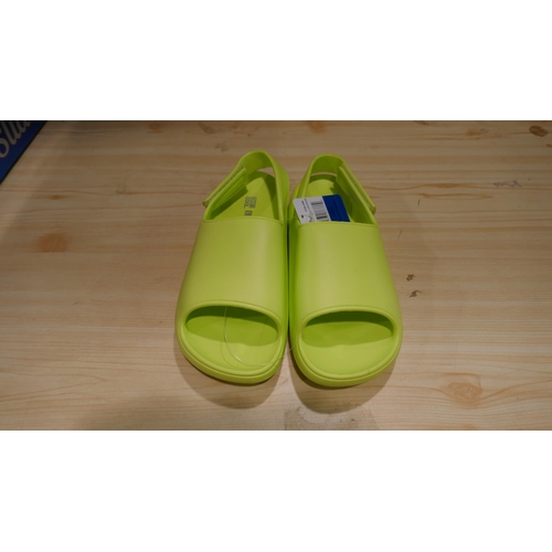 6052 - 18 x 32 degrees Cool Youth Cushion yellow slides (mixed sizes) (336) *This lot is subject to Vat