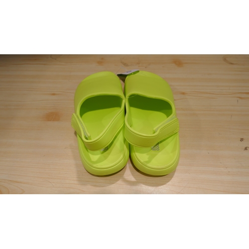 6053 - 18 x 32 degrees Cool Youth Cushion yellow slides (mixed sizes) (336) *This lot is subject to Vat