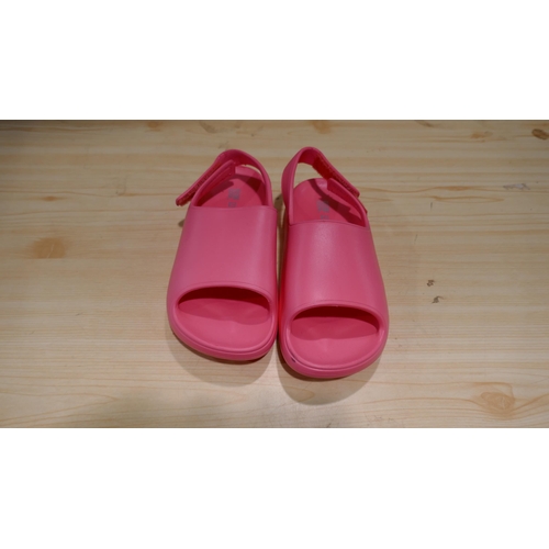 6057 - 11 x 32 Degrees Cool Youth Cushion pink slides (mixed sizes) (336) *This lot is subject to Vat