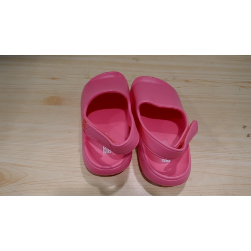 6057 - 11 x 32 Degrees Cool Youth Cushion pink slides (mixed sizes) (336) *This lot is subject to Vat