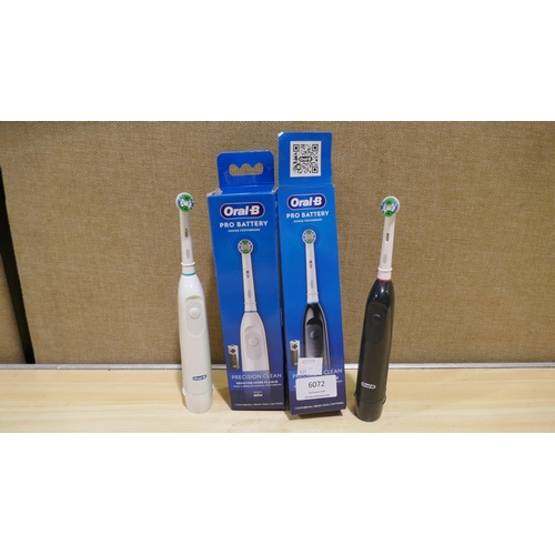 6072 - Two Oral-B Db5 Toothbrushes     (337-439) *This lot is subject to Vat