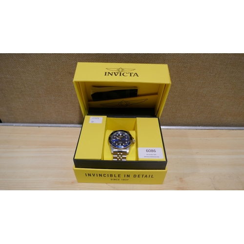 6086 - Invicta Gents Pallet Pro Diver Watch with box and additional links (Model no: 30092)      (336-89) *... 