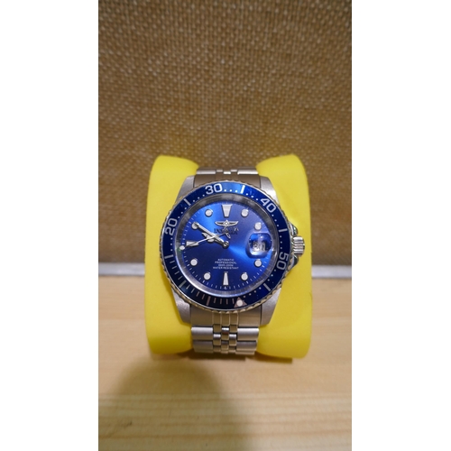 6086 - Invicta Gents Pallet Pro Diver Watch with box and additional links (Model no: 30092)      (336-89) *... 