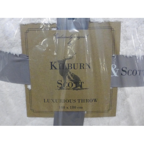 5334 - 6 Kilburn and Scott 140 x 180cm throws *This lot is subject to VAT