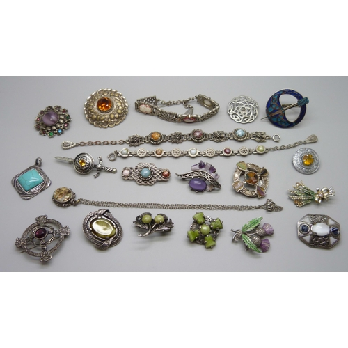 1012 - Scottish jewellery - brooches, pendants and bracelets