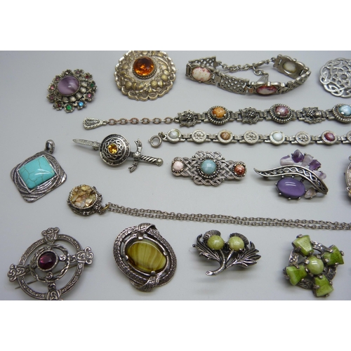 1012 - Scottish jewellery - brooches, pendants and bracelets