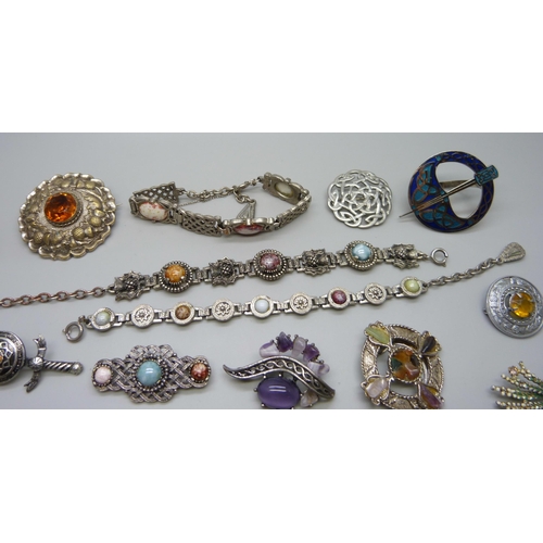 1012 - Scottish jewellery - brooches, pendants and bracelets