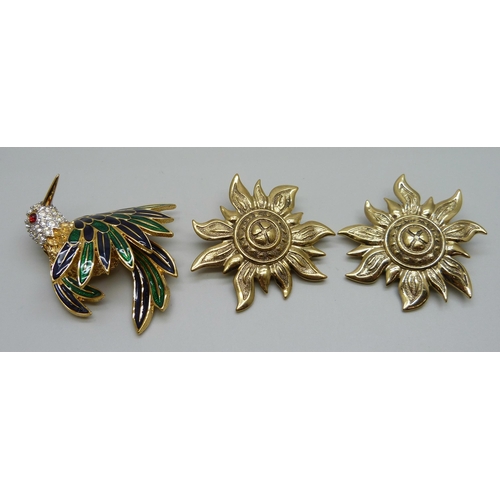 1019 - A D'Orlan enamelled hummingbird brooch, 5cm,  and a pair of Pierre Lang clip on earrings