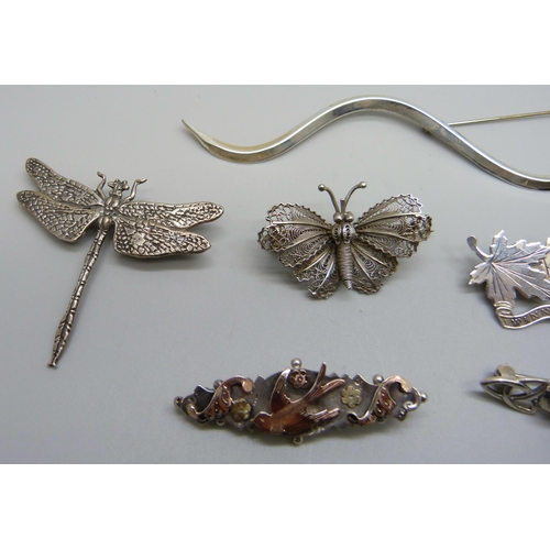 1023 - Seven silver brooches, 37g, largest 11cm long