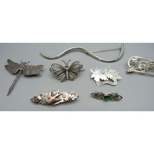 1023 - Seven silver brooches, 37g, largest 11cm long