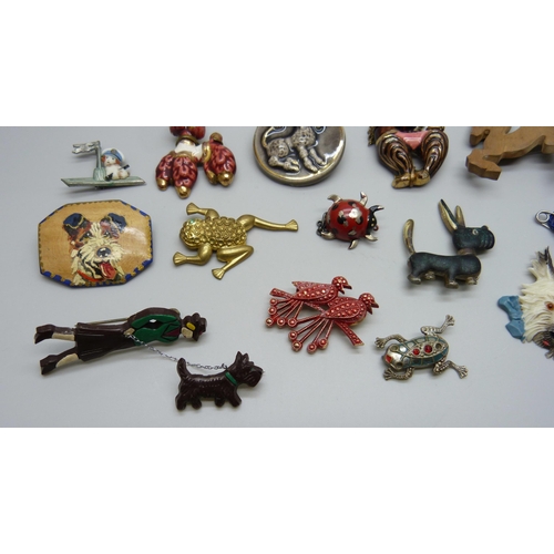 1025 - A collection of animal themed brooches including TLM and CAB