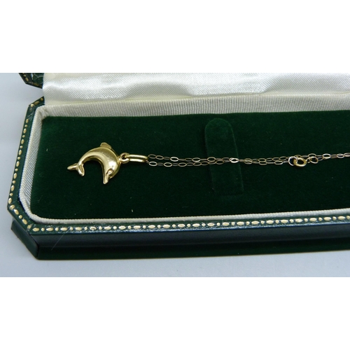 1026 - A fine 9ct gold chain and an 18ct gold dolphin pendant, chain 0.4g and pendant 1.3g