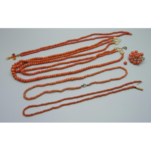 1044 - A collection of coral jewellery - four necklaces (one lacking clasp and one clasp a/f), 67g total, a... 