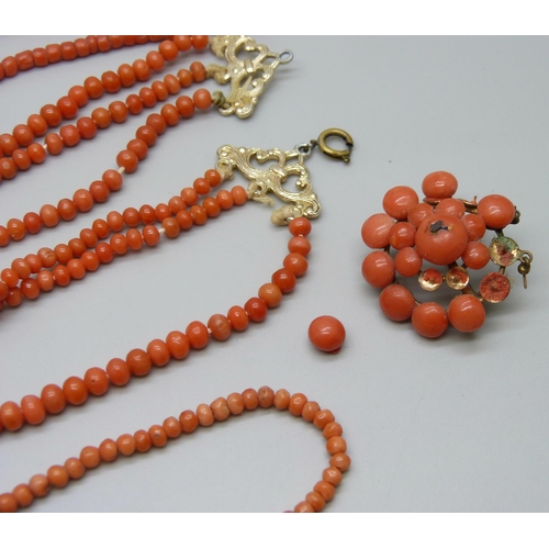 1044 - A collection of coral jewellery - four necklaces (one lacking clasp and one clasp a/f), 67g total, a... 