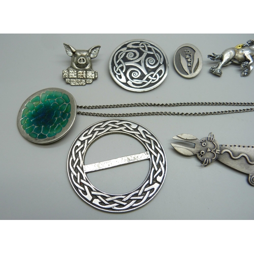 1055 - Pewter jewellery including A.R. Brown, Round Hill & St. Justin