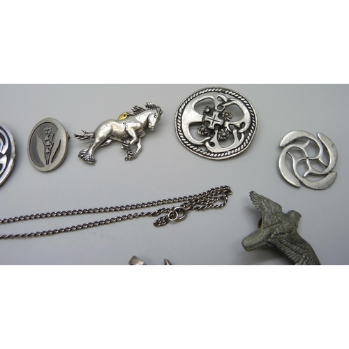 1055 - Pewter jewellery including A.R. Brown, Round Hill & St. Justin