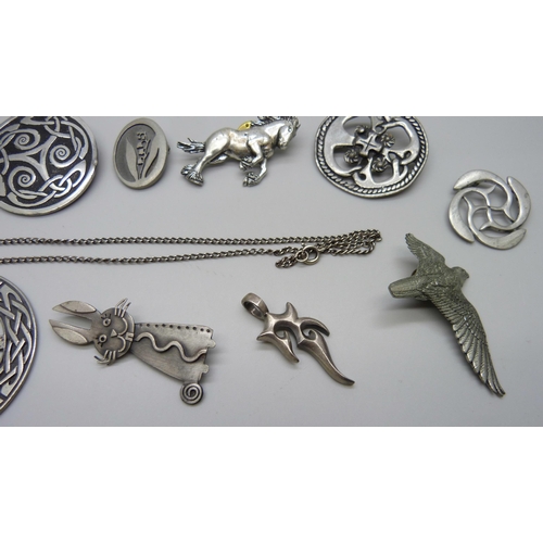 1055 - Pewter jewellery including A.R. Brown, Round Hill & St. Justin