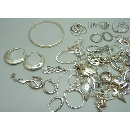 1058 - A collection of silver, white metal and plated jewellery, mostly earrings, together with a silver ba... 