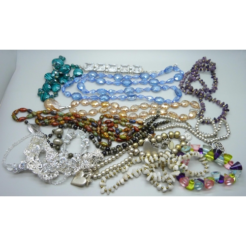 1059 - Costume jewellery