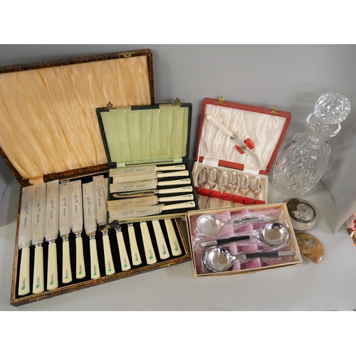 1063 - Two 1930s chrome dishes, a collection of picture frames, wooden book, tray, a catalogue for the sale... 