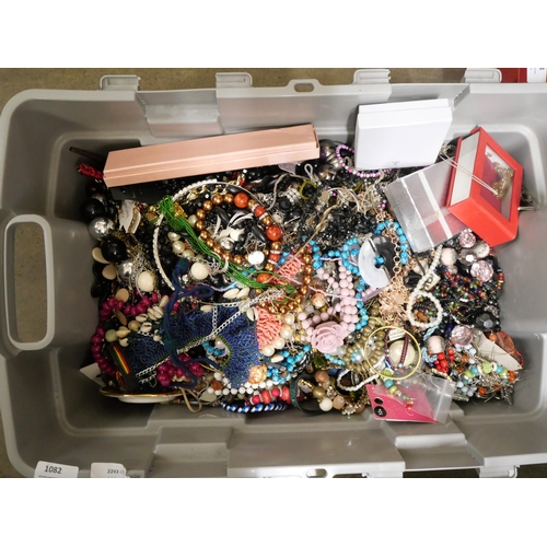 1082 - Costume jewellery, 22kg **PLEASE NOTE THIS LOT IS NOT ELIGIBLE FOR IN-HOUSE POSTING AND PACKING**