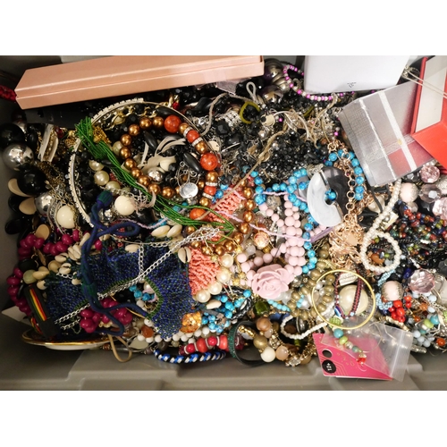 1082 - Costume jewellery, 22kg **PLEASE NOTE THIS LOT IS NOT ELIGIBLE FOR IN-HOUSE POSTING AND PACKING**