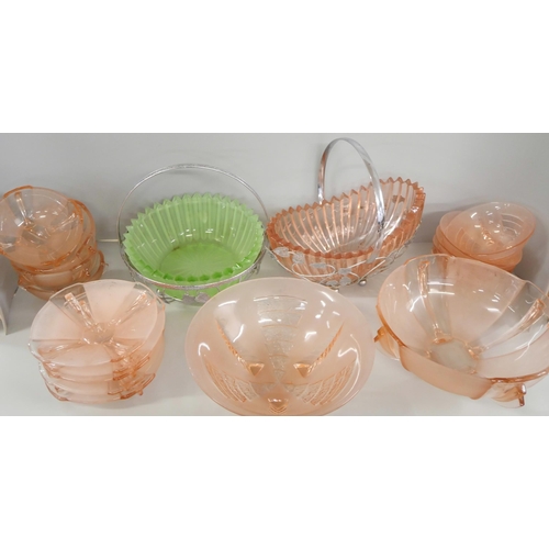 1088 - Two glass Art Deco baskets and a peach glass pudding set **PLEASE NOTE THIS LOT IS NOT ELIGIBLE FOR ... 