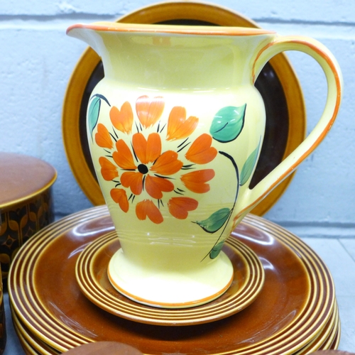 1098 - Hornsea Heirloom china and a Brierley ware jug **PLEASE NOTE THIS LOT IS NOT ELIGIBLE FOR IN-HOUSE P... 