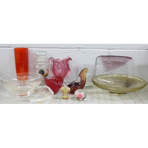 1105 - Two boxes of mixed glassware including two decanters and a controlled bubble red glass vase **PLEASE... 