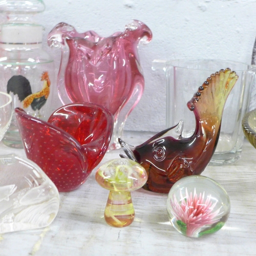 1105 - Two boxes of mixed glassware including two decanters and a controlled bubble red glass vase **PLEASE... 