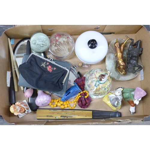 1118 - A box of assorted items, circa 1930s with a Victorian jewellery box and other dressing table items -... 