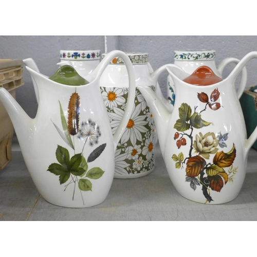 1123 - Five retro Midwinter coffee pots **PLEASE NOTE THIS LOT IS NOT ELIGIBLE FOR IN-HOUSE POSTING AND PAC... 