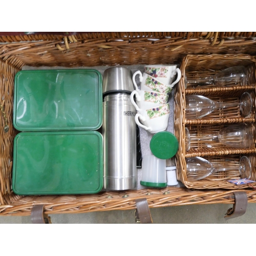 1135 - An Amberley wicker picnic basket with contents **PLEASE NOTE THIS LOT IS NOT ELIGIBLE FOR IN-HOUSE P... 