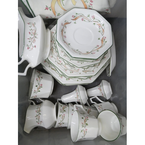 1140 - A set of Eternal Beau tea and dinner wares **PLEASE NOTE THIS LOT IS NOT ELIGIBLE FOR IN-HOUSE POSTI... 