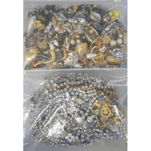 630 - A collection of costume earrings and paste jewellery