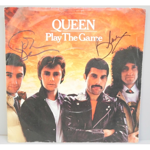 638 - A Queen signed 7