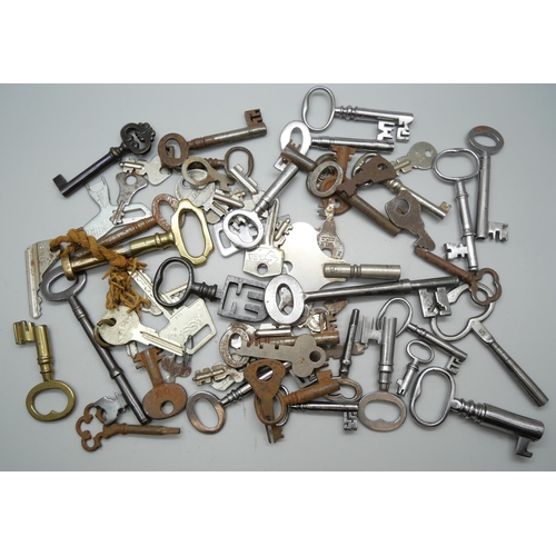 650 - 60+ assorted keys