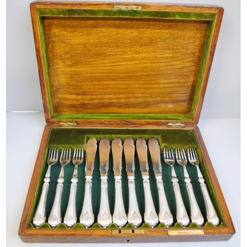 663 - A set of six silver plated fish knives and forks in a wooden presentation box, Christopher Johnson a... 