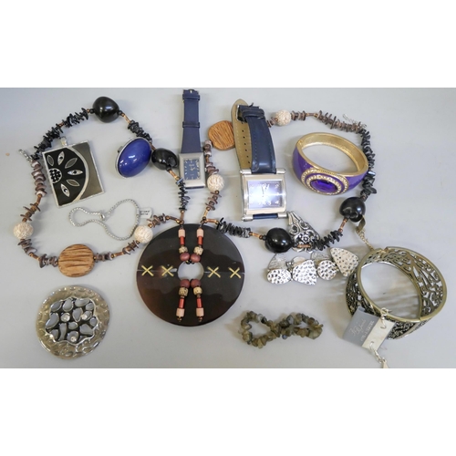 664 - Costume jewellery