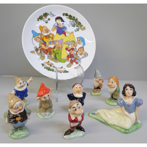 681 - A set of Wade Snow White and the Seven Dwarfs figures and a Goebel plate