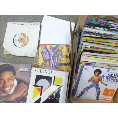 719 - A collection of 90 plus 1990s vinyl singles