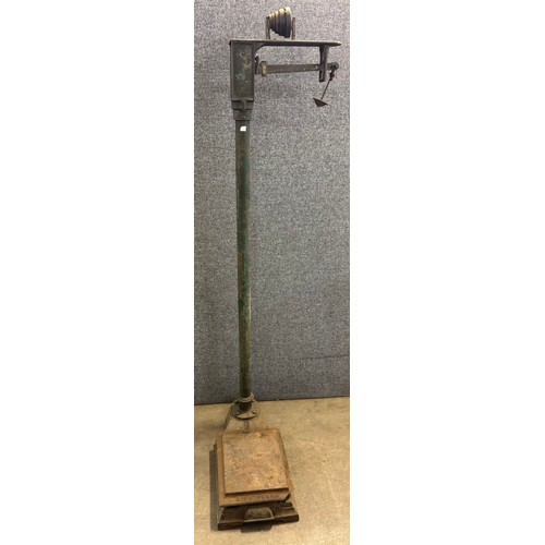 252A - A set of Avery industrial weight scale