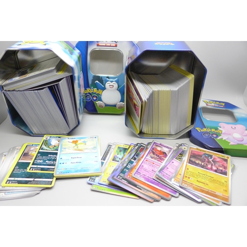 746 - Large quantity of Pokemon cards in two collectors tins, approximetely 600 cards, including Holograph... 