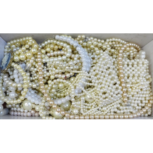 756 - Pearl necklets/bracelets