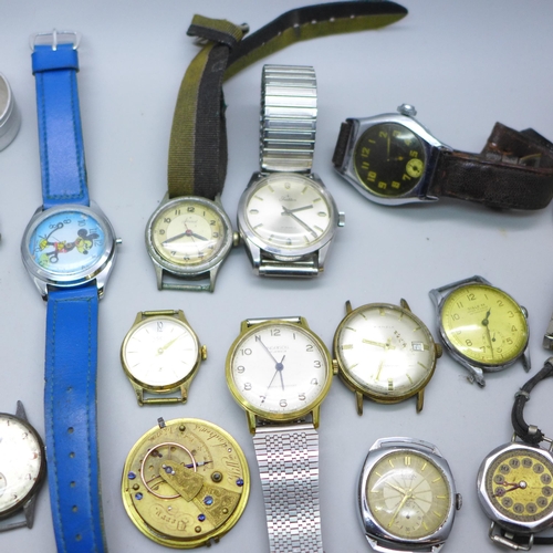 781 - A box of mixed watch parts, silver case, fob watch, a small box of vintage watches for repair, Alber... 